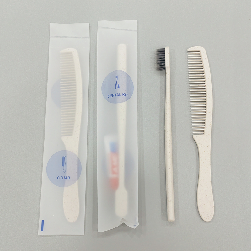 Peines de cortesía para hoteles de alta calidad en empaque individual transparente.